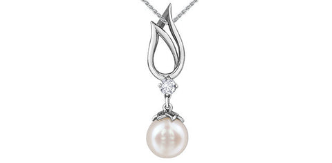Maple Leaf Diamonds - Pearl Pendant